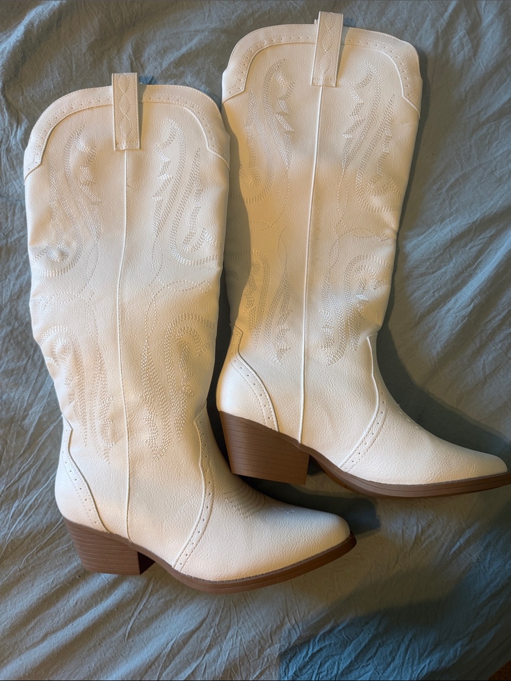 Women’s White Western Knee-High Boots Brand New Never Worn!